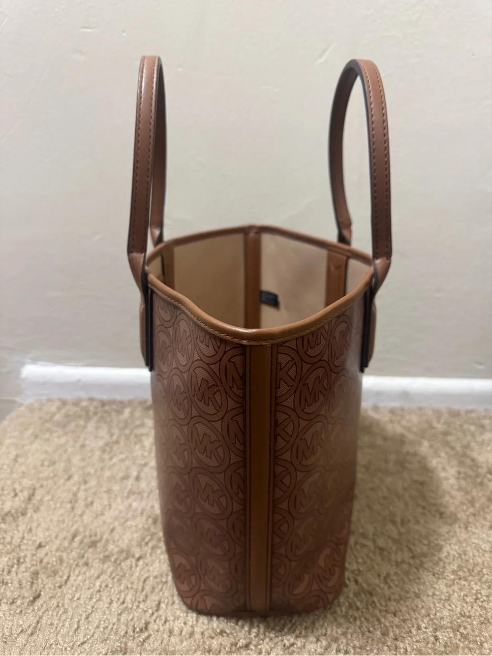 💯 Authentic Michael Kors satchel bag